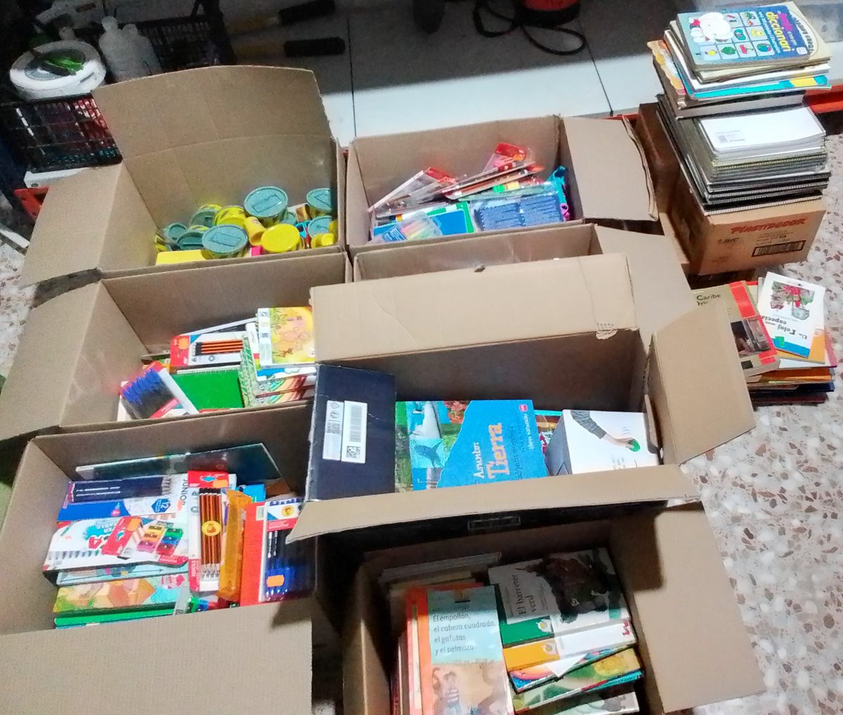 El pasado domingo recogimos todo este material escolar, en la actividad organizada junto a @fadrins2025 , @doloroses2025 y @juniorsgrupfoc 

El material irá destinado a escolares afectados por la DANA.

Gracias a todas las personas que donasteis.
