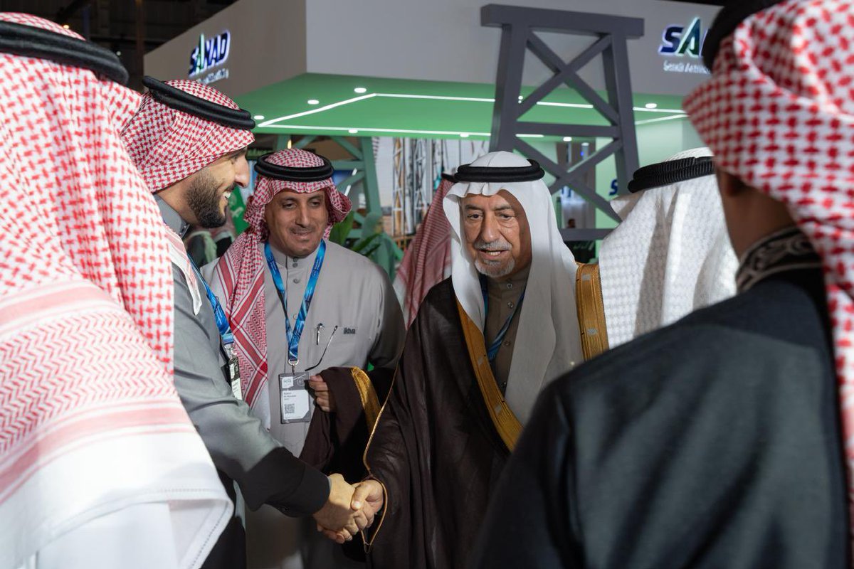 AETPetroleum's tweet photo. His Excellency Dr. Ibrahim AlAssaf, Minister of State and Member of the Council of Ministers, honorable visit to our booth at #iktva2025 https://t.co/YBEpB73DDe