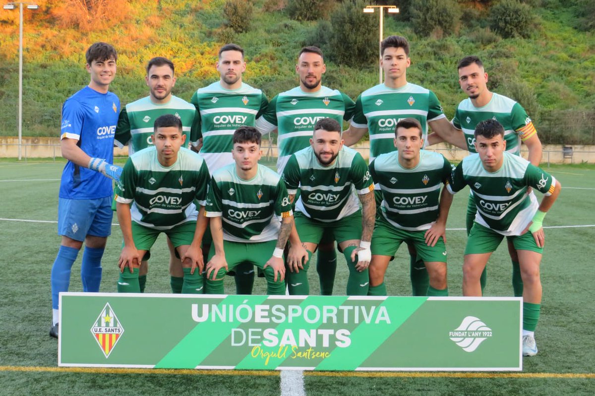 Alexrur97's tweet photo. Han sido 8 meses duros, jugando y ganando el partido más importante de todos. Tras luchar, aprender y ganar, tocaba volver a disfrutar del verde, y de esta pasión llamada fútbol. 

Volvemos con victoria y gol para seguir trabajando.

Con ganas de más💚 https://t.co/BIgaHZQlZ8