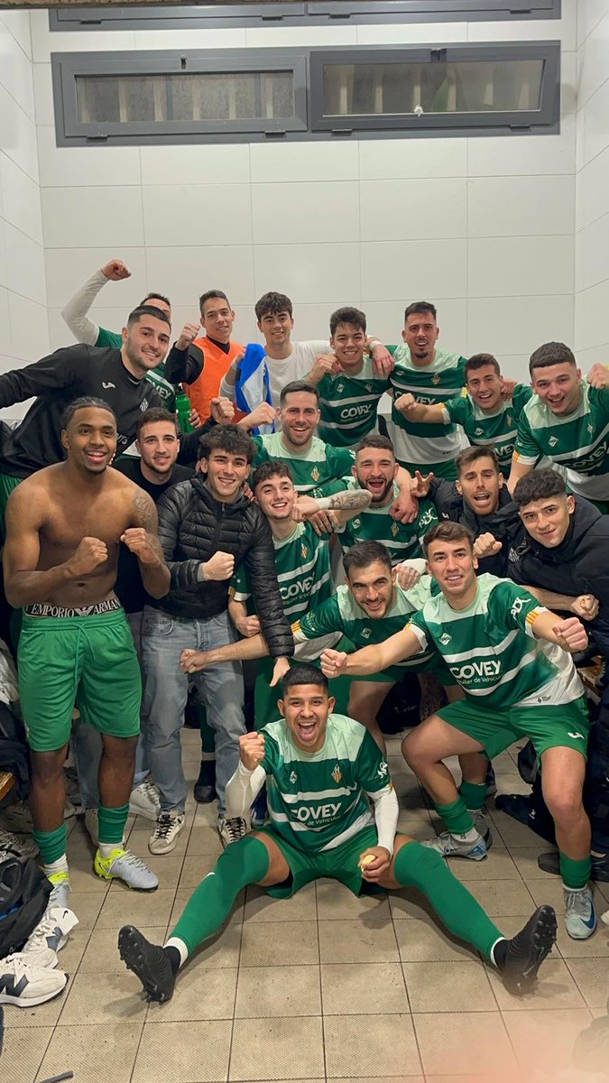 Alexrur97's tweet photo. Han sido 8 meses duros, jugando y ganando el partido más importante de todos. Tras luchar, aprender y ganar, tocaba volver a disfrutar del verde, y de esta pasión llamada fútbol. 

Volvemos con victoria y gol para seguir trabajando.

Con ganas de más💚 https://t.co/BIgaHZQlZ8