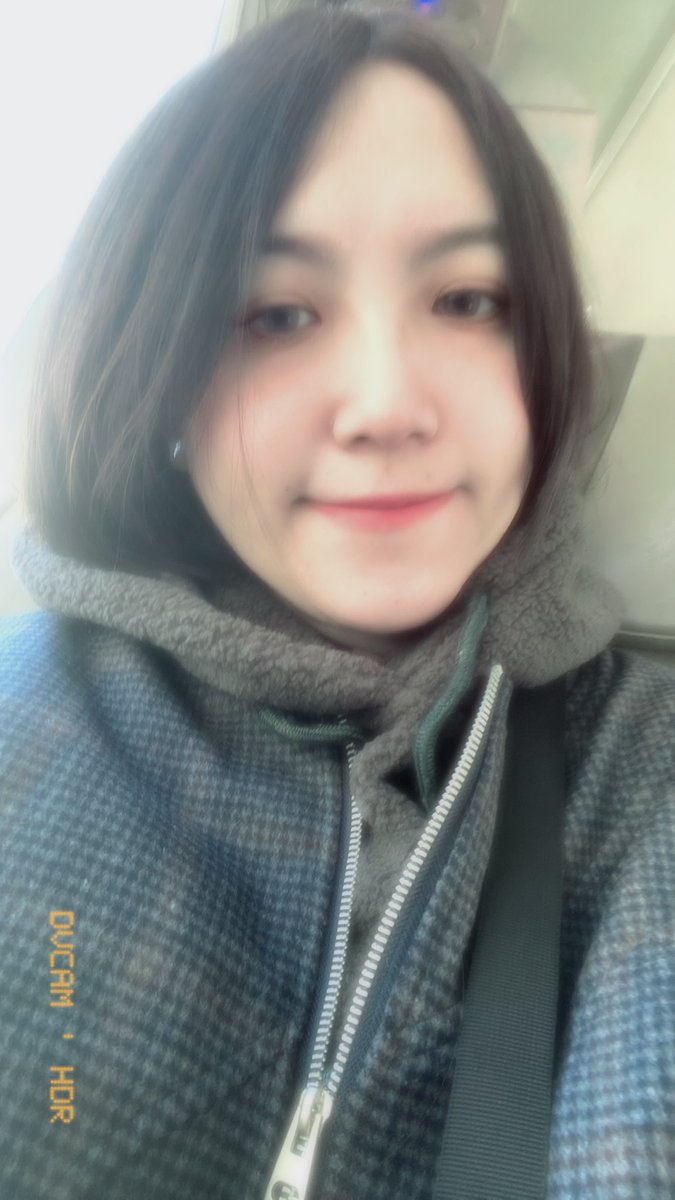 gloomy08261's tweet photo. 貼自拍的時候就是有染髮才會拍了🤣🤣🤣 https://t.co/zNZ3HPUhlE