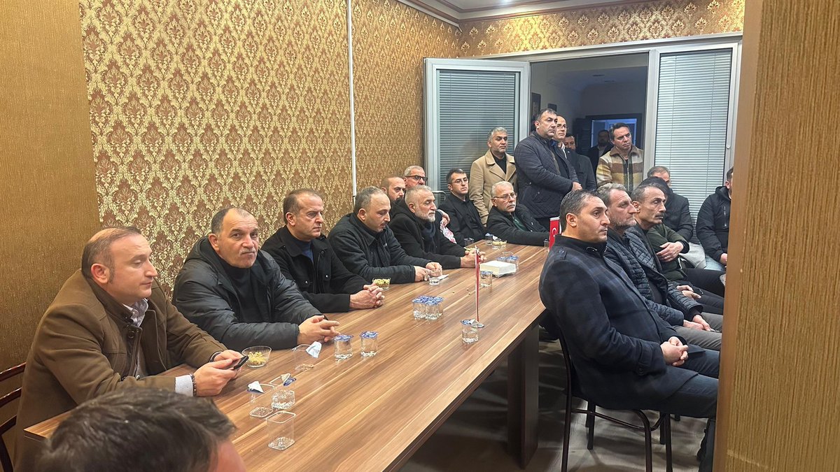 MHPSakarya's tweet image. Bu haftaki İl Yönetim Kurulu toplantımızı #Erenler İlçe Teşkilatımızda, İlçe Yönetim Kurulu üyelerimizle gerçekleştirdik. #Sakarya mız ve İlçemizle ilgili konuların yanısıra ülke gündemini ilgilendiren meselelerle ilgili fikir alışverinde bulunduk. #MHP #MHPSakarya #MHPErenler