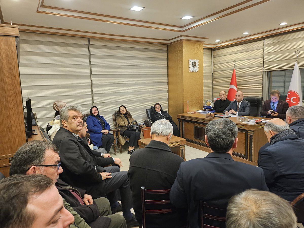 MHPSakarya's tweet image. Bu haftaki İl Yönetim Kurulu toplantımızı #Erenler İlçe Teşkilatımızda, İlçe Yönetim Kurulu üyelerimizle gerçekleştirdik. #Sakarya mız ve İlçemizle ilgili konuların yanısıra ülke gündemini ilgilendiren meselelerle ilgili fikir alışverinde bulunduk. #MHP #MHPSakarya #MHPErenler