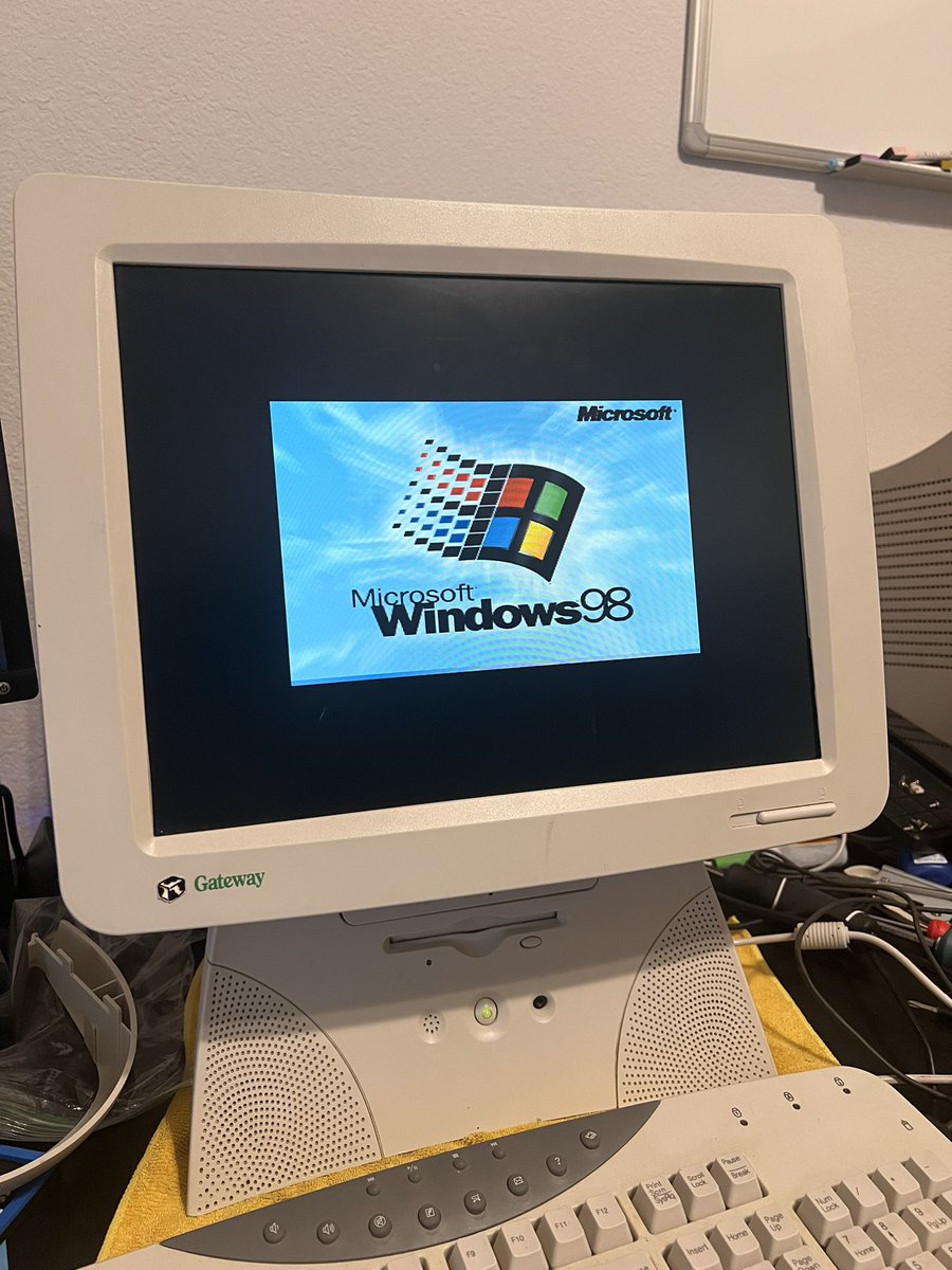 So stoked my Gateway Profile 2 is up and running! After replacing the CMOS battery the screen didn’t work which was down to a leaky snubber cap on the inverter. Add another funky design machine to my collection! #vintage #retro #vintagecomputer #2000s #oldschool