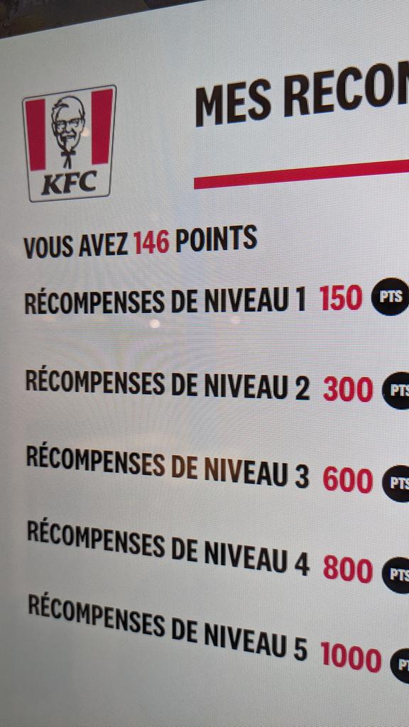 _Veusti_'s tweet photo. Bonsoir @KFCFrance , je me bute au Tower Raclette 🤤 et mon solde de points est toujours bloqué a 146 🤨 https://t.co/8Bc0h1UM96