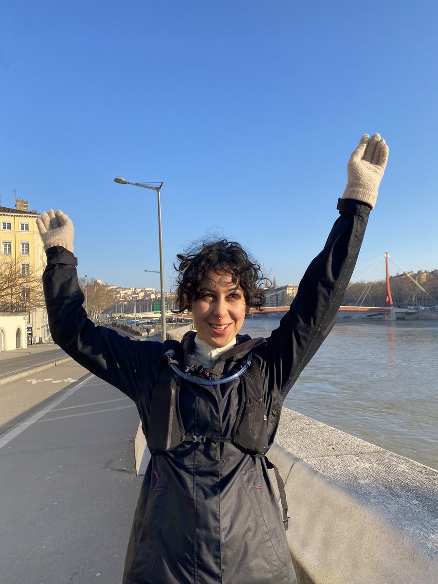 mephitix's tweet photo. qui a dit que les gouines latinxs ne pouvaient pas courir un semi marathon une semaine après le jour de la mort de jean marie le pen ?? https://t.co/agt71R5BuN