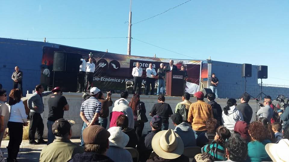 Un 14 de enero pero del 2015, Andrés Manuel estuvo en un pobladito llamado Ejido Puebla, a las afueras de Mexicali. Sólo había unas 60 personas, pero habló con la misma injundia q como hizo horas antes en Sonora. Bien dijo AMLO: "No se puede vencer a quien no sabe rendirse"