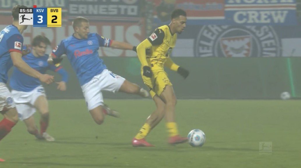 viktor schickfick 🍉 • DERBYSIEGER 💙💛🤍 tweet media