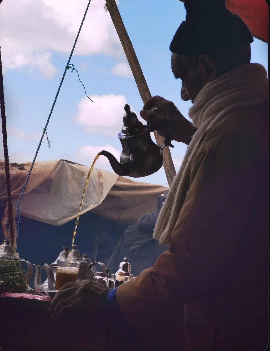 wana_visualss's tweet photo. Old Man preparing Moroccan tea 🇲🇦 https://t.co/gbPFwbuF69