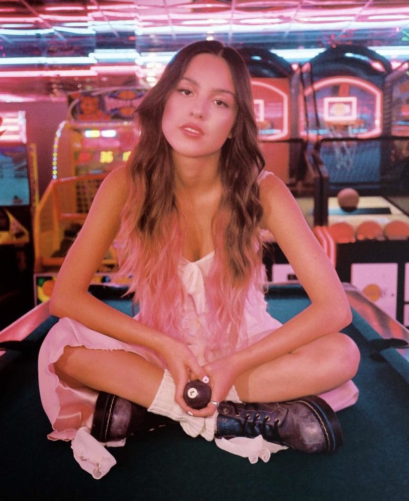 ℬ𝑒𝑒𝓁𝓏𝑒𝒷𝓊𝒷 ♥†༚:｡꧂

    ┎┈┈┈┈┈୨♡୧┈┈┈┈┈┈┒
    ┖┈┈┈┈┈୨♡୧┈┈┈┈┈┈┚                 
           
                 𝒯𝒽𝑒 𝒦𝒾𝓃𝑔'𝓈 𝒞𝒶𝓉