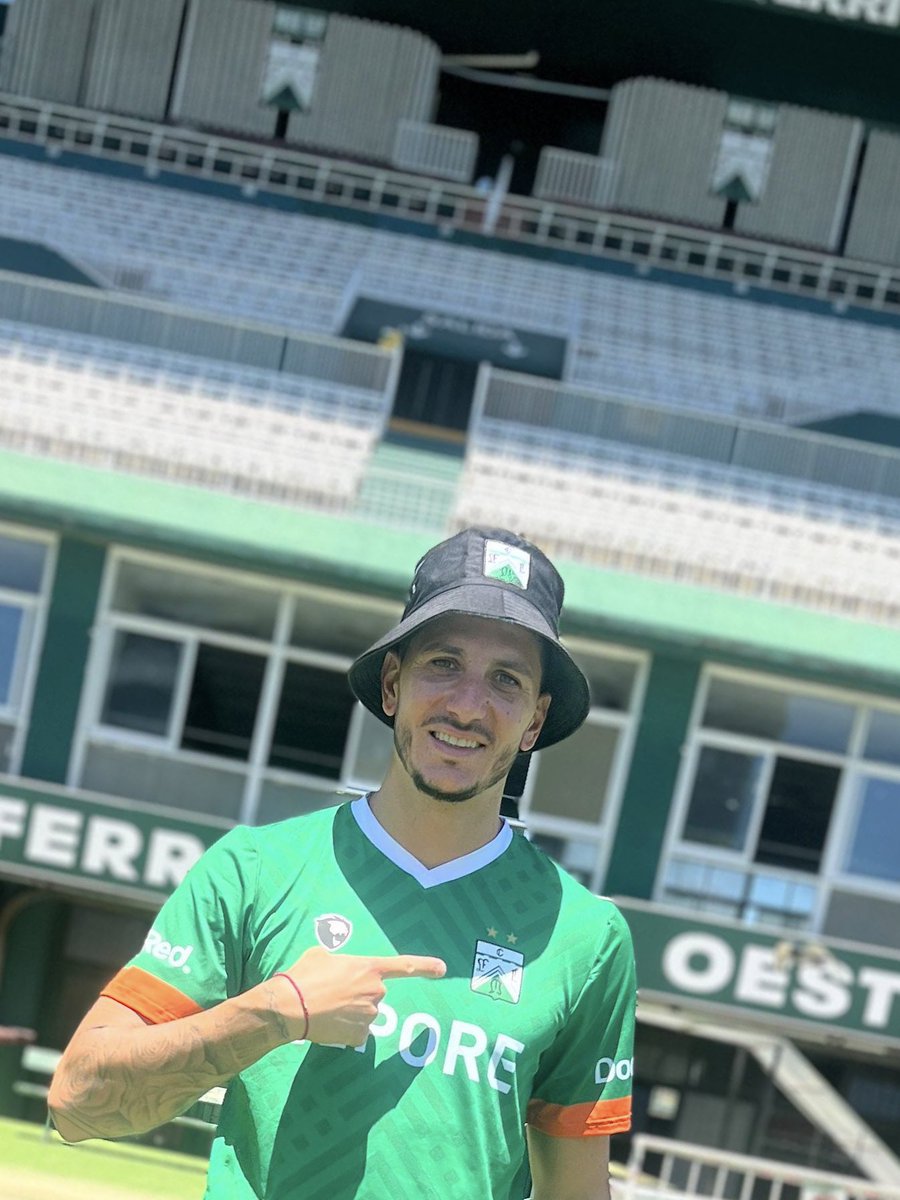 FerroOficial's tweet photo. 🏠🚂 UNO DE LOS NUESTROS VOLVÍO A CASA 

➡️ Gonzalo Castellani, tras salir campeón dos veces en el 2024 con Colo Colo, volvió al club de sus amores y firmó contrato con nuestra institución hasta diciembre de 2025.

💚 ¡Bienvenido a Ferro, Gonza! Nos llena de orgullo volver a verte con la camiseta verdolaga.