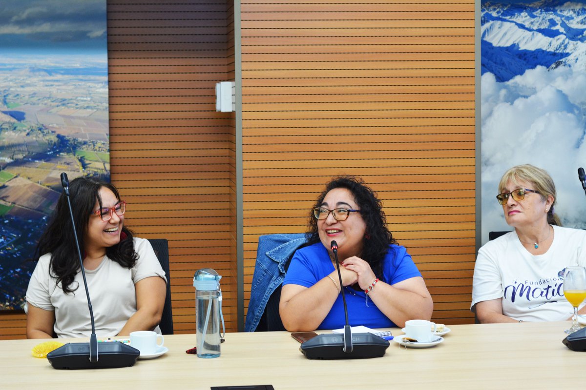 Ayer comenzamos la semana con un #CaféCientífico en el que <a href="/ClaudiaMirandaC/">Claudia Miranda Castillo</a>, directora de <a href="/micare_chile/">MICARE</a> e investigadora de MIDAP, presentó algunos de los principales hallazgos de sus investigaciones sobre la salud mental de quienes cuidan a personas que viven con demencia🧠.