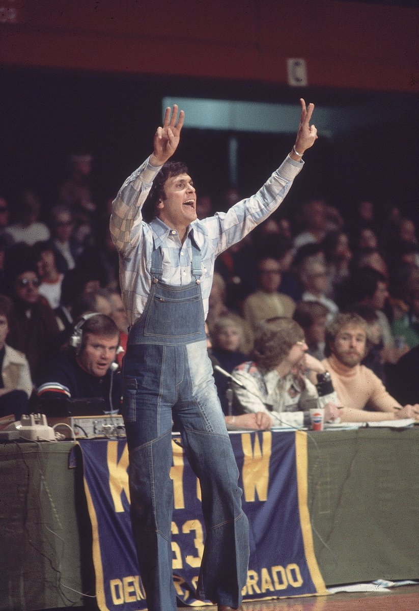 leaguefits's tweet photo. larry brown coaching in denim overalls in 1975. https://t.co/FN0Q2LklOA