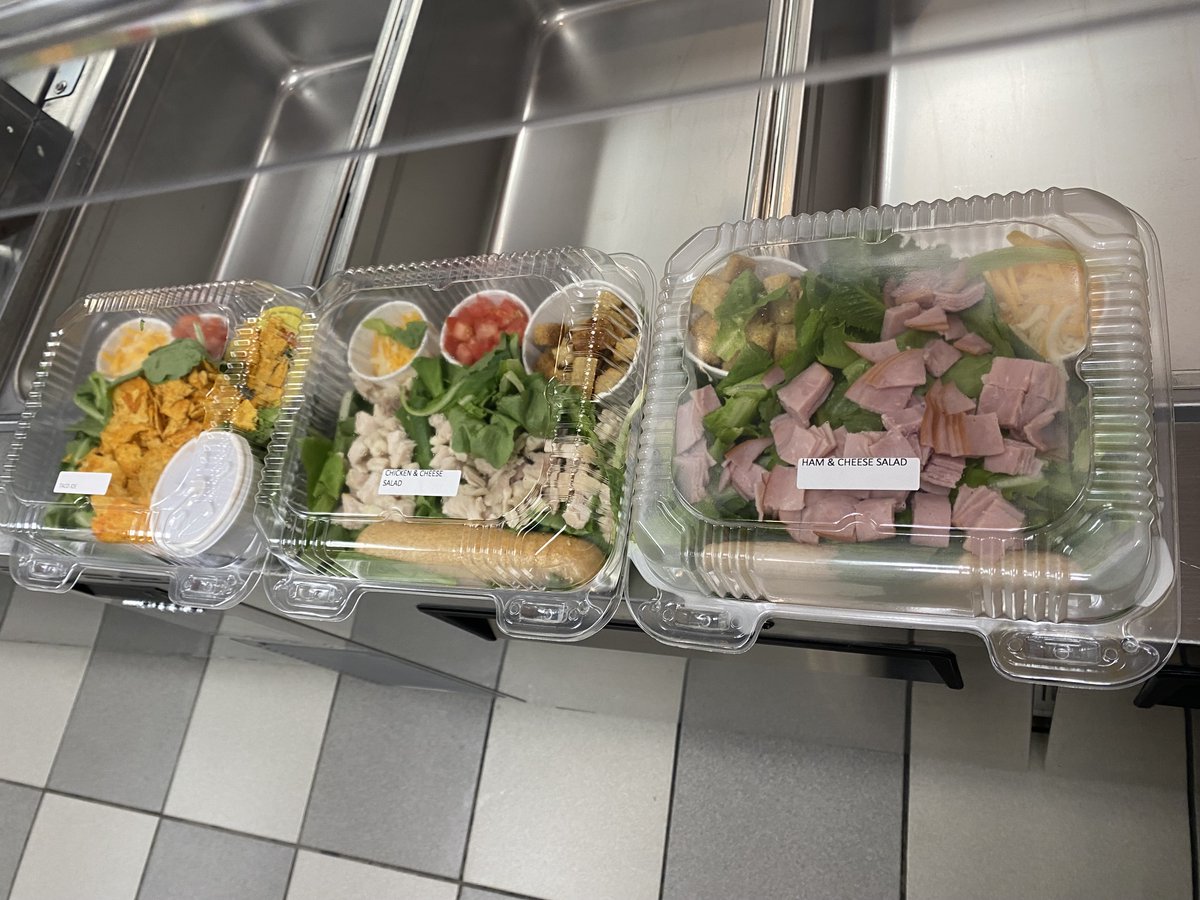 ForkFarms's tweet photo. Since October, Tomah High School has added 8 Flex Farms to their food service program. The first harvest is already a success, providing fresh homegrown lettuce for salads.
📸: Jesse Bender, Food Service Director at Tomah School District
#foodservice #ForkFarms #flexfarm https://t.co/dYWbRnpmtP