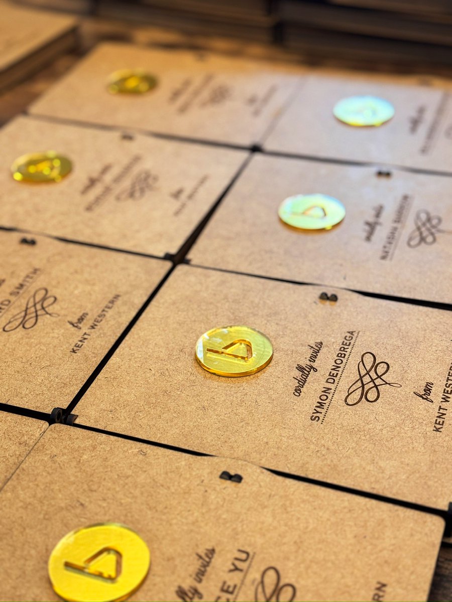 byshaniapeters's tweet photo. The invite sets the tone for the celebration — and ours make a BIG statement! 💌✨

Our custom acrylic invites, paired with sleek MDF cases, aren’t just invites — they’re keepsakes! 🔥 Perfect for that unforgettable first impression. Who knew an invite could be this classy? 💚 https://t.co/NqUphgn4Oo