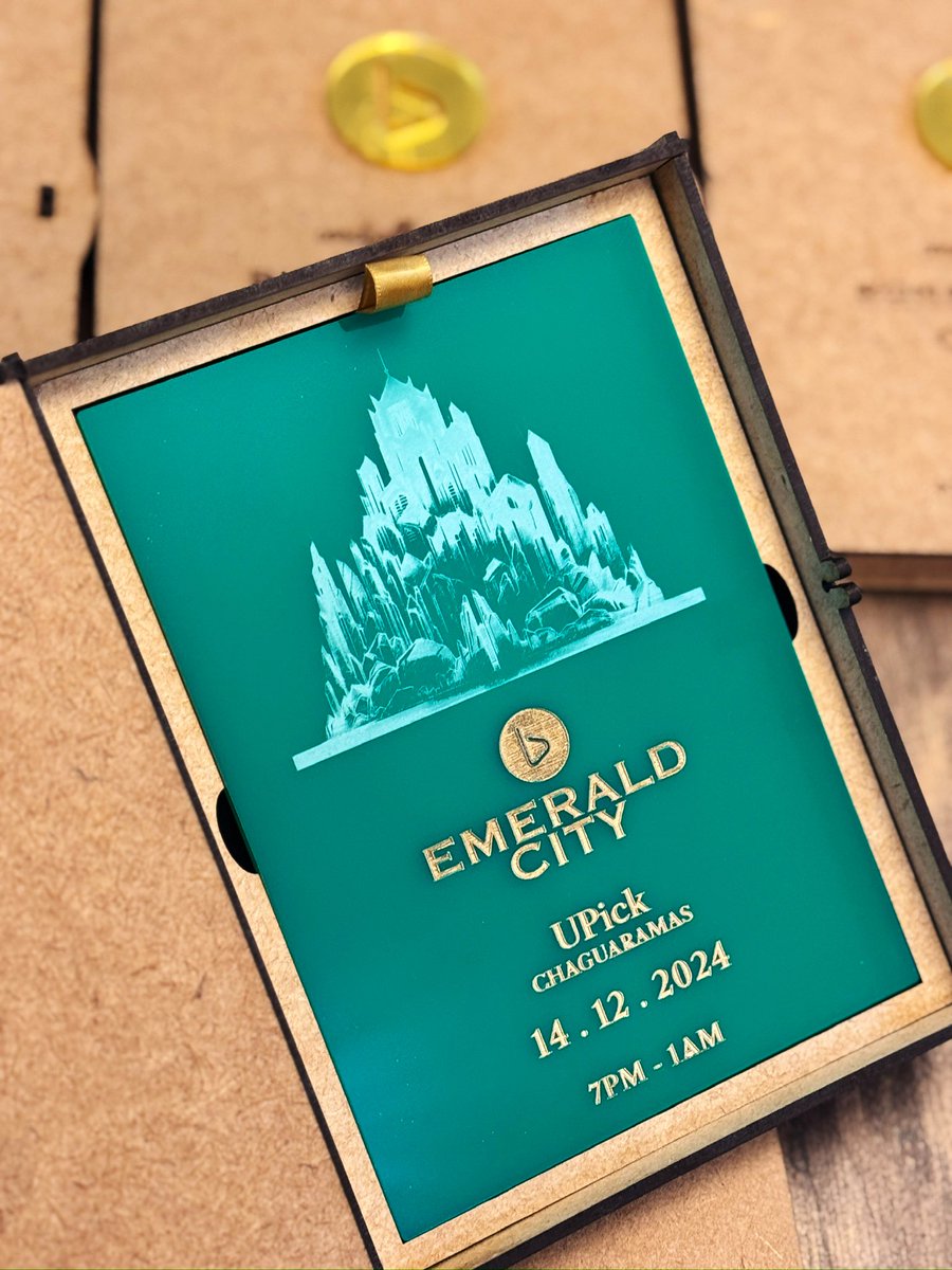 byshaniapeters's tweet photo. The invite sets the tone for the celebration — and ours make a BIG statement! 💌✨

Our custom acrylic invites, paired with sleek MDF cases, aren’t just invites — they’re keepsakes! 🔥 Perfect for that unforgettable first impression. Who knew an invite could be this classy? 💚 https://t.co/NqUphgn4Oo