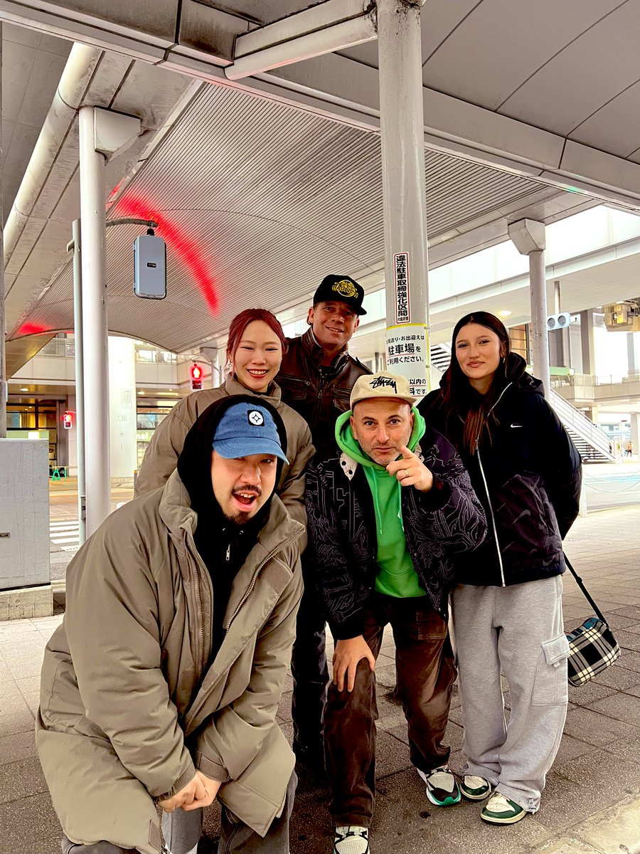 waverwaver's tweet photo. ドラムのサムも無事に到着！
いよいよ明日からです！
RIVAL SCHOOLS JAPAN TOUR 2026
チケット🎫 https://t.co/3uTUxFQRA0 https://t.co/8eWVBH9UJW