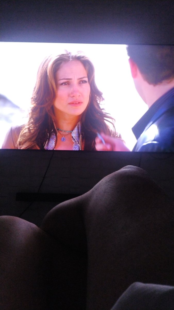 leonelbs's tweet photo. Acabei de assistir Contato de Risco/Gigli, como tiveram a audácia de dizer que esse filme é ruim? Eu tô literalmente chorando. Algumas pessoas podem até não concordar comigo mas a química entre Jennifer Lopez e Ben Affleck é algo que NUNCA existirá palavras para definir. #gigli https://t.co/rnMh3y813W