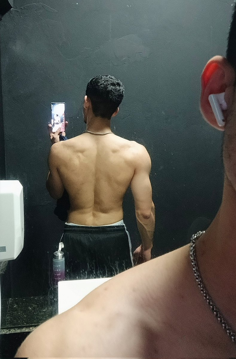 abelzenith's tweet photo. treino de asas 🪽 https://t.co/CBrHjYzuPW