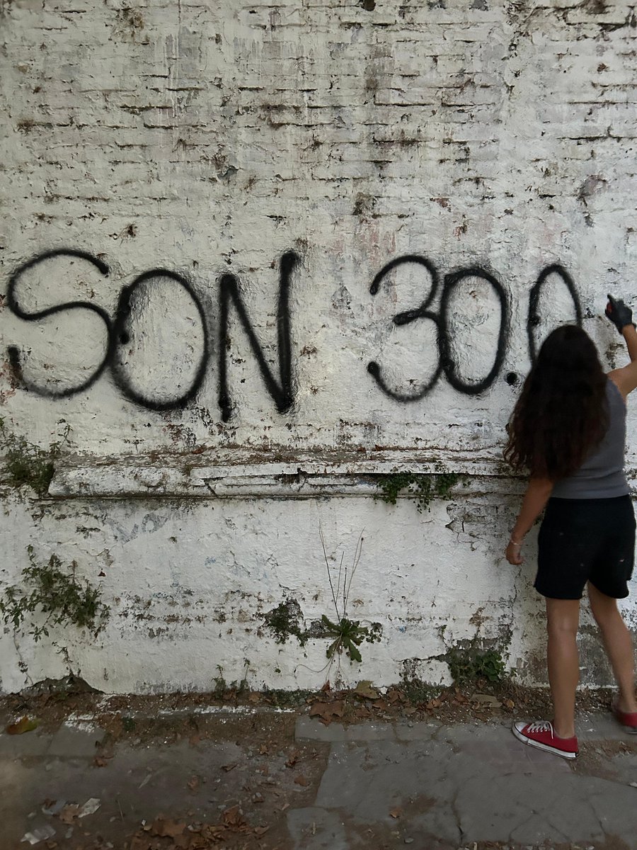valentina_busi's tweet photo. No podrán tapar la memoria. 
Pintaremos 30.000 paredes si es necesario. 

No a los despidos en sitios de memoria. https://t.co/5HobuVrEwG