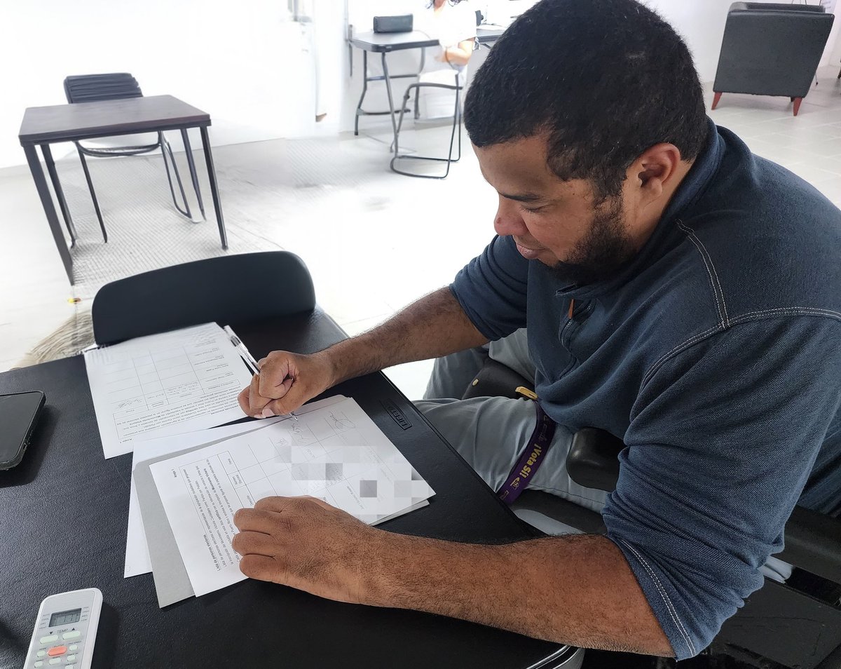 jvazquez_pr's tweet photo. Hoy junto a compañeras y compañeros de @VictoriaPorPR anunciamos al país que estamos listos a solicitar a la CEE la reinscripción del Partido.

Tenemos el compromiso con los miles de personas que nos honraron con su voto. 

¡Seguimos! #Precinto2 https://t.co/RtWRmSyXRG