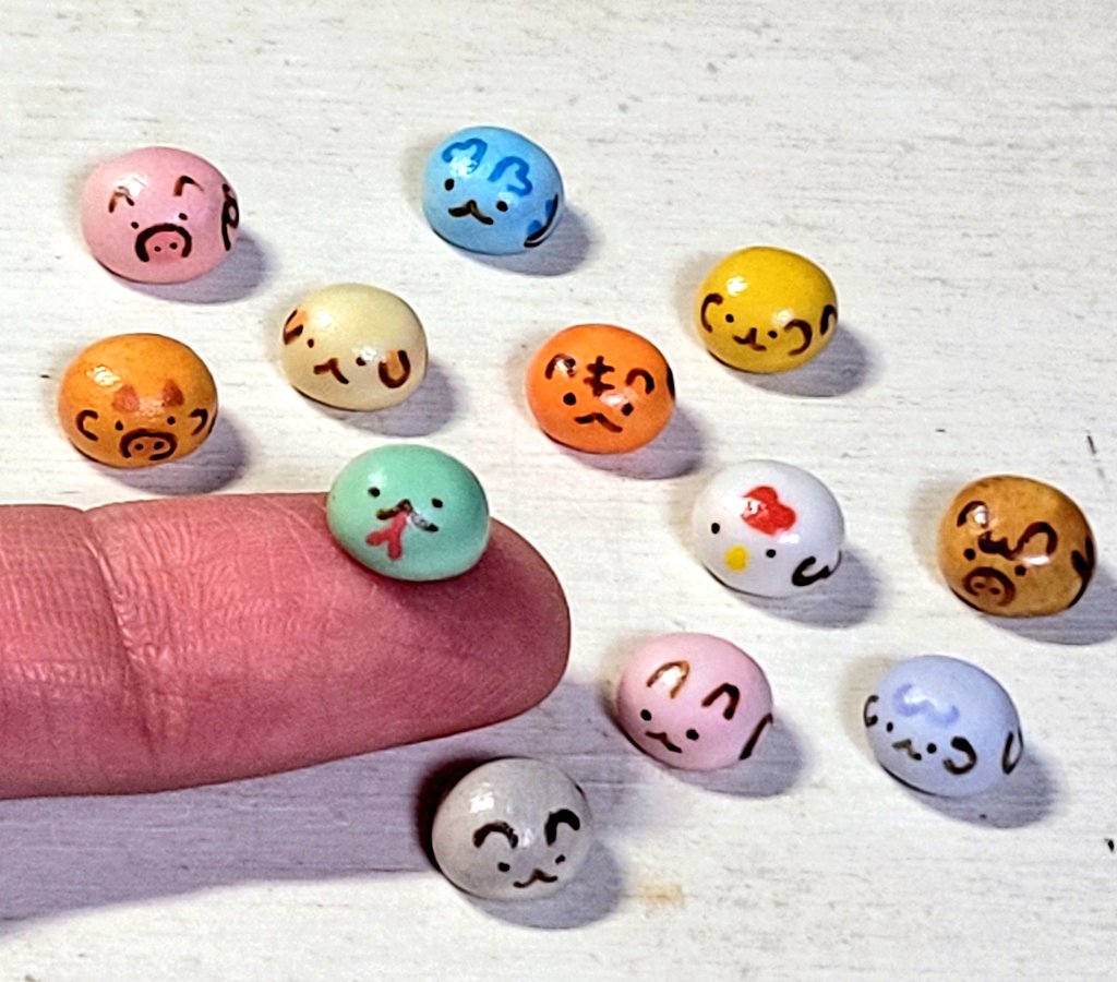 이번판매는 12지모찌 한종류라 사진올리기가 한결 여유로와요😘💖
대략적인 크기를 알수 있는 손가락샷👋
ㆍ
이번주 1/18(토) 저녁9시 블로그통판 합니다:)
프로필에 있는 블로그 참고✨️