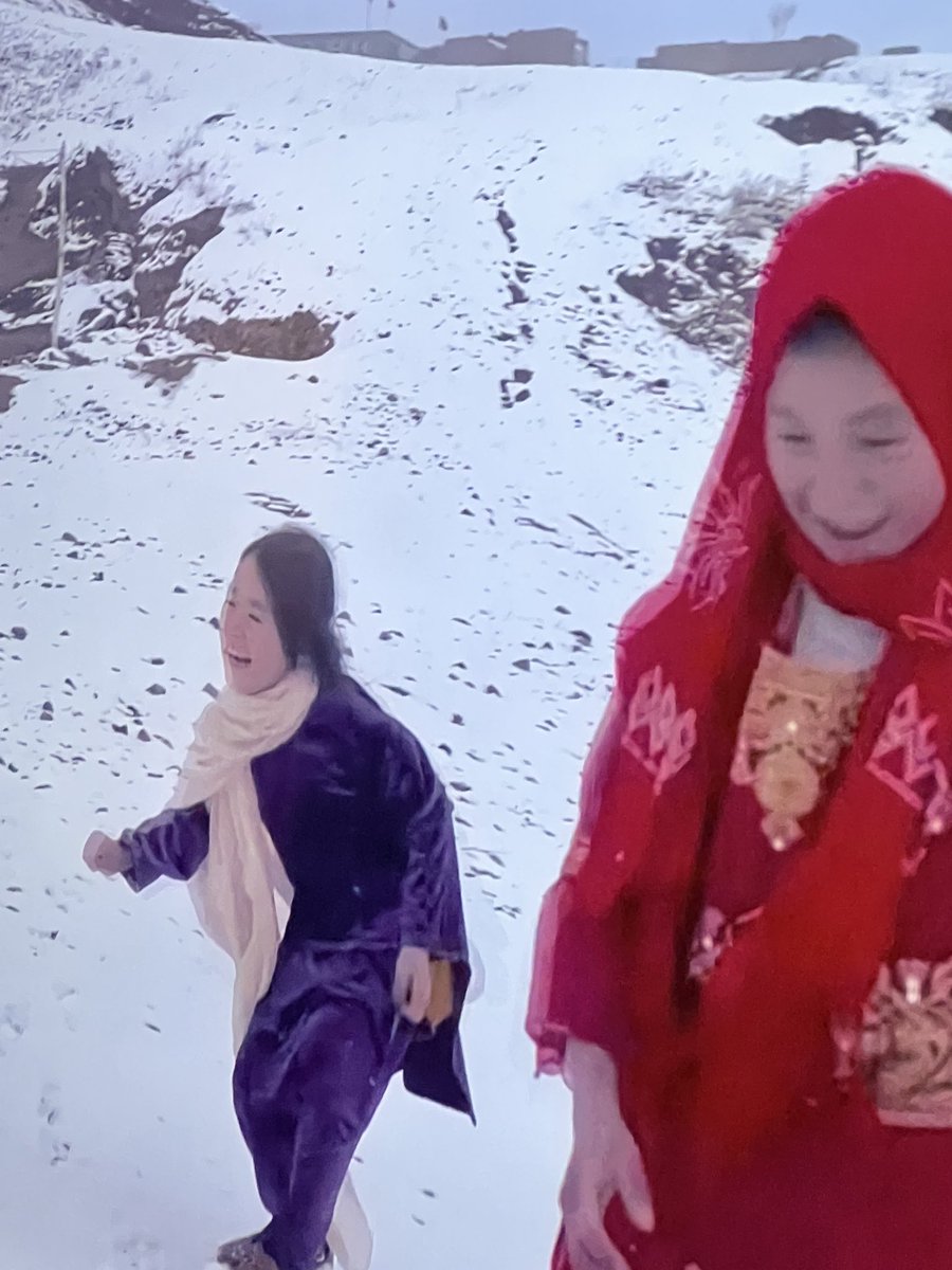 Arif123ammar's tweet photo. #Bamyan, Winter, #Hazara Kids, and the joy!❄️☃️2025 #Stuggle #Survival https://t.co/ytjkShJBye