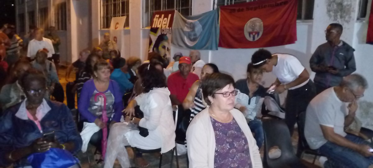 RSarduy30845's tweet photo. #CDRCuba se desarrolla municipio #CDRPlaya , consejo popular Sierra barrio debate sobre consumo de droga y los daños que le ocasiona a la Familia #SomosDelBarrio #NoAlaDroga https://t.co/5s2Q7tDw5s