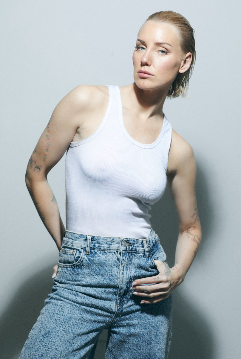 OfficialKAVYAR's tweet photo. Work by Kavyar Members:

Model:  https://t.co/DDEx7loC5I
 
#nycmodel #nycfashion #tanktop #naturalbeauty  #modelpose #modelfashion #modellook  #studioshoot #modeltest  #testshoot #studiophotography  #modelpose https://t.co/bRbIjXj50H