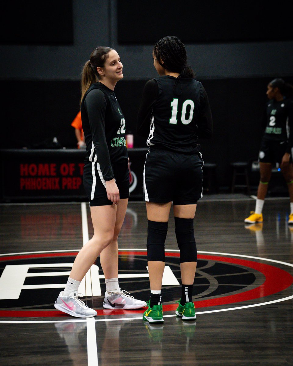 Up at half: 33-30 🔥🐉