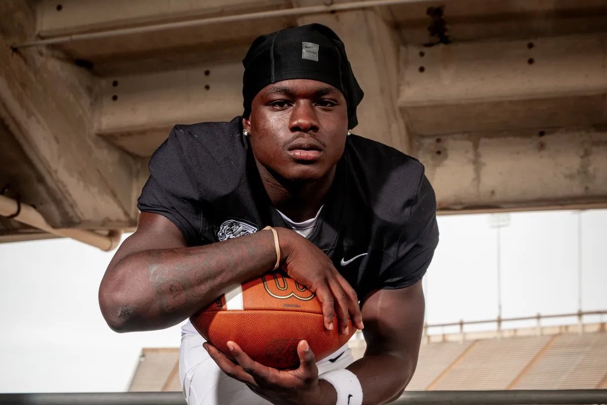VYPE Houston (@vypehouston) on Twitter photo VYPE HOU Public School ๐ Offensive Player of the Year Fan Poll. Vote until 11:59 pm on Tuesday, Jan. 21st!
Nominees
<a href="/CallisLanden/">Landen Williams-Callis</a>
<a href="/unexpectedkb9/">KB The Magician</a>
<a href="/BlakeThomas112/">Blake Thomas</a>
<a href="/JohnHebert79922/">John Hebert</a>
<a href="/JonahW409/">Jonah โIsland Boi๐๏ธโ Williams</a>
<a href="/B6Jermaine/">Jermaine Bishop Jr</a>
<a href="/JeremiahScoby88/">Jeremiah Scoby</a>
<a href="/C1JS_/">Christopher Stewart</a>
<a href="/AustinCarlisle_/">๐๐ฎ๐ฌ๐ญ๐ข๐ง ๐๐๐ซ๐ฅ๐ข๐ฌ๐ฅ๐</a>
VOTE: vype.com/vype-hou-publiโฆ VYPE HOU Public School ๐ Offensive Player of the Year Fan Poll. Vote until 11:59 pm on Tuesday, Jan. 21st!
Nominees
<a href="/CallisLanden/">Landen Williams-Callis</a>
<a href="/unexpectedkb9/">KB The Magician</a>
<a href="/BlakeThomas112/">Blake Thomas</a>
<a href="/JohnHebert79922/">John Hebert</a>
<a href="/JonahW409/">Jonah โIsland Boi๐๏ธโ Williams</a>
<a href="/B6Jermaine/">Jermaine Bishop Jr</a>
<a href="/JeremiahScoby88/">Jeremiah Scoby</a>
<a href="/C1JS_/">Christopher Stewart</a>
<a href="/AustinCarlisle_/">๐๐ฎ๐ฌ๐ญ๐ข๐ง ๐๐๐ซ๐ฅ๐ข๐ฌ๐ฅ๐</a>
VOTE: vype.com/vype-hou-publiโฆ