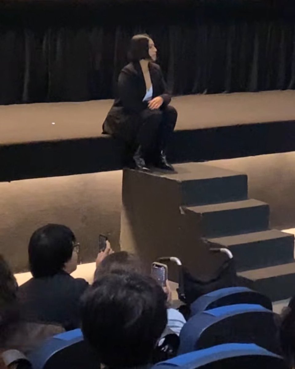 Que Jacques Audiard haya dejado sola y a su suerte a Adriana Paz, la única actriz mexicana en Emilia Pérez, para que lidiara con las críticas a la película durante una sesión de preguntas y respuestas es la representación perfecta de lo que esa película es para nuestro país.