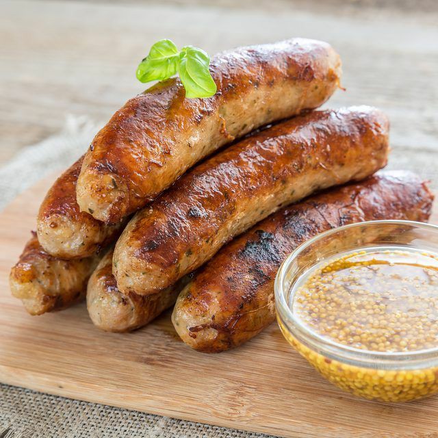 __SELENE915's tweet photo. Bro het is 02:05 ben net wakker van een 4 hour nap en heb echt zin in worst. Like a propper German Bratwurst. Like een vettige sausage met curry saus of ketchup. Een meesterlijke glizzy. Of gwn zo'n goeie Hema rookworst 😞 https://t.co/LvWC2cobU9