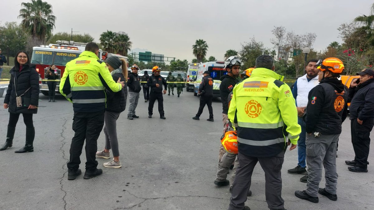 Brislulis's tweet photo. Luego del reporte de un coche Bomba en área de Estacionamiento 10, #pabellonciudadano concluye revisión canina. Fue falsa alarma. Reabrirán en unos momentos. @MtyFollow @VecinosRoma_Mty https://t.co/2AL0x0nt64