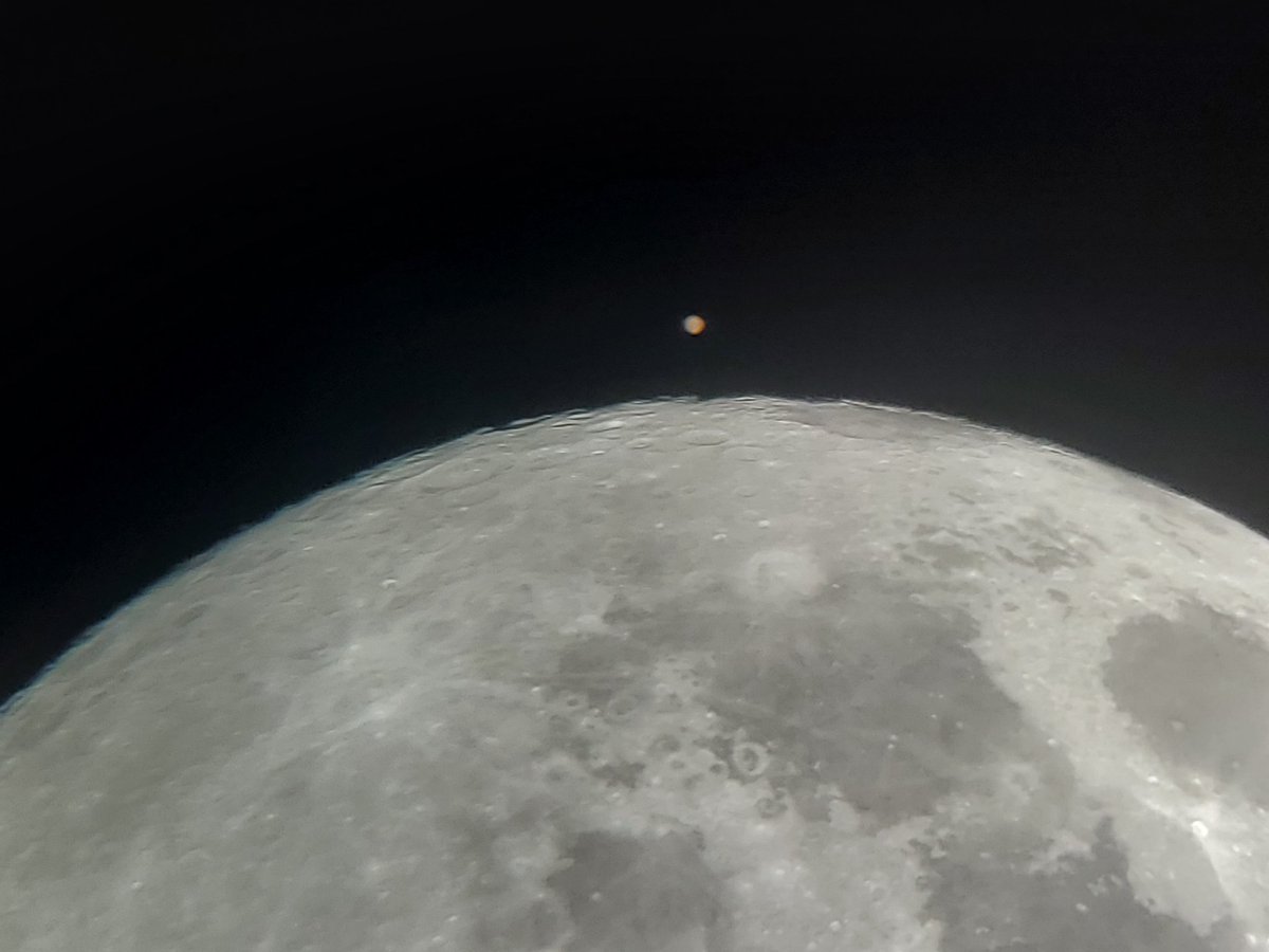 ClimateSchmidt's tweet photo. The moon and Mars last night. https://t.co/fJVzeZmWLl