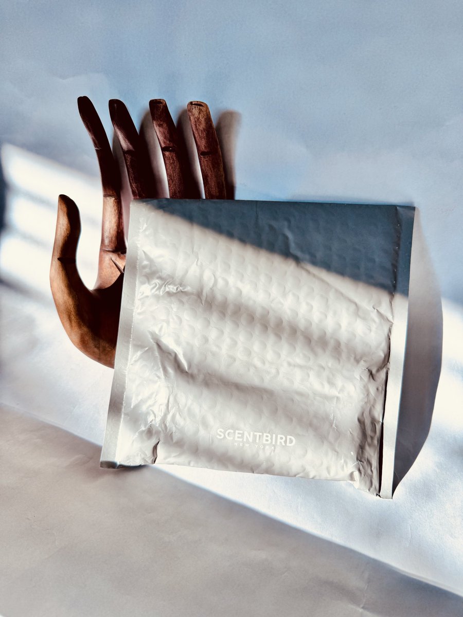 hausofdarling's tweet image. January @Scentbird has arrived. What’s in yours?

Comment. Like. Share. Subscribe. Gratitude. 😊

#hausofdarlingperfumier #SOTD #fragcomm #fraghead #perfume #perfumereviews #smellssogood #perfumecommunity #scentedpages #discoverysets #fragrancefun #fyp #foryou #foryoupage