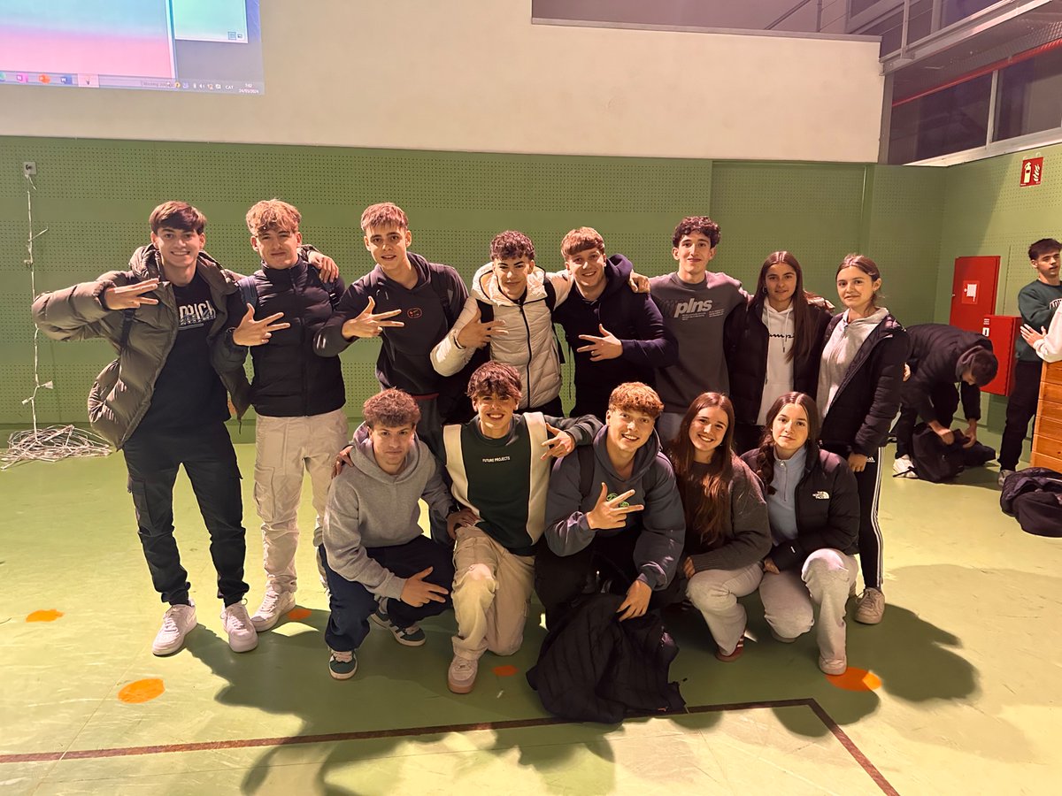 INSJoanOro's tweet photo. Alumnat de 1r i 2n de BTX ha participat avui al concurs matemàtic de la #CopaIsard que ha tingut lloc al Gili Gaya.

Un dels grups s’ha classificat per la final 🥉

Enhorabona! 👏🏽👏🏽👏🏽

#Comprendre❌#Avançar🫂👣 https://t.co/YwNlCeiD0t