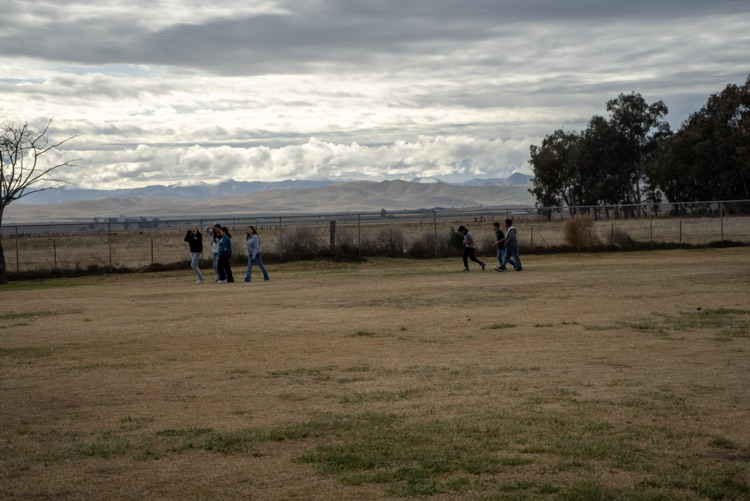 LosBanosUSD's tweet photo. PE might not be everyoneโs favorite, but with a view like this, itโs hard not to enjoy! ๐โจ Students at Volta are staying active and inspired by the stunning mountain scenery in our own backyard!๐๏ธ #LosBanosUSD #ClassroomView #StayActive https://t.co/WIwe25RENH