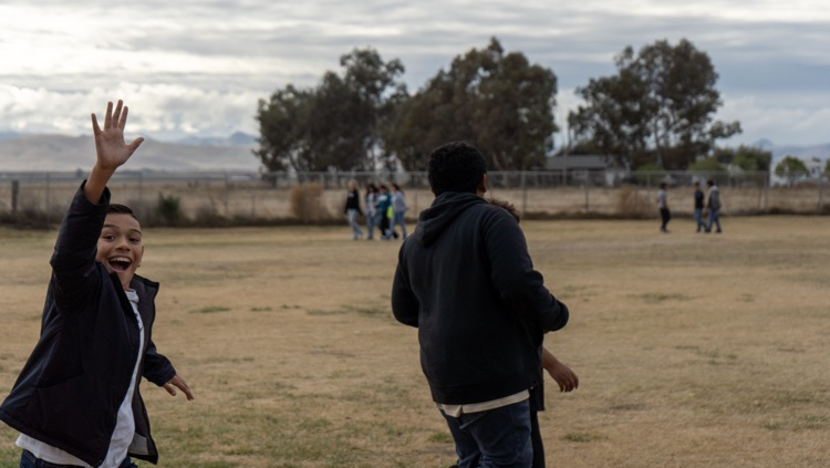 LosBanosUSD's tweet photo. PE might not be everyoneโs favorite, but with a view like this, itโs hard not to enjoy! ๐โจ Students at Volta are staying active and inspired by the stunning mountain scenery in our own backyard!๐๏ธ #LosBanosUSD #ClassroomView #StayActive https://t.co/WIwe25RENH