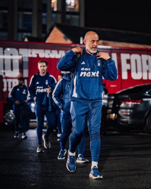 والله وقفة احترام للداهيه الكبير نونو سانتو شوط اول ظهر بفريق قوي فنياً ومتماسك امام فريق مثل ليفربول 

السؤال شلون فرط فيه الاتحاد والاهم من هذا والله اتمنى يقود الهلال بعد فترة جيسوس 🥶💙💙💙💙