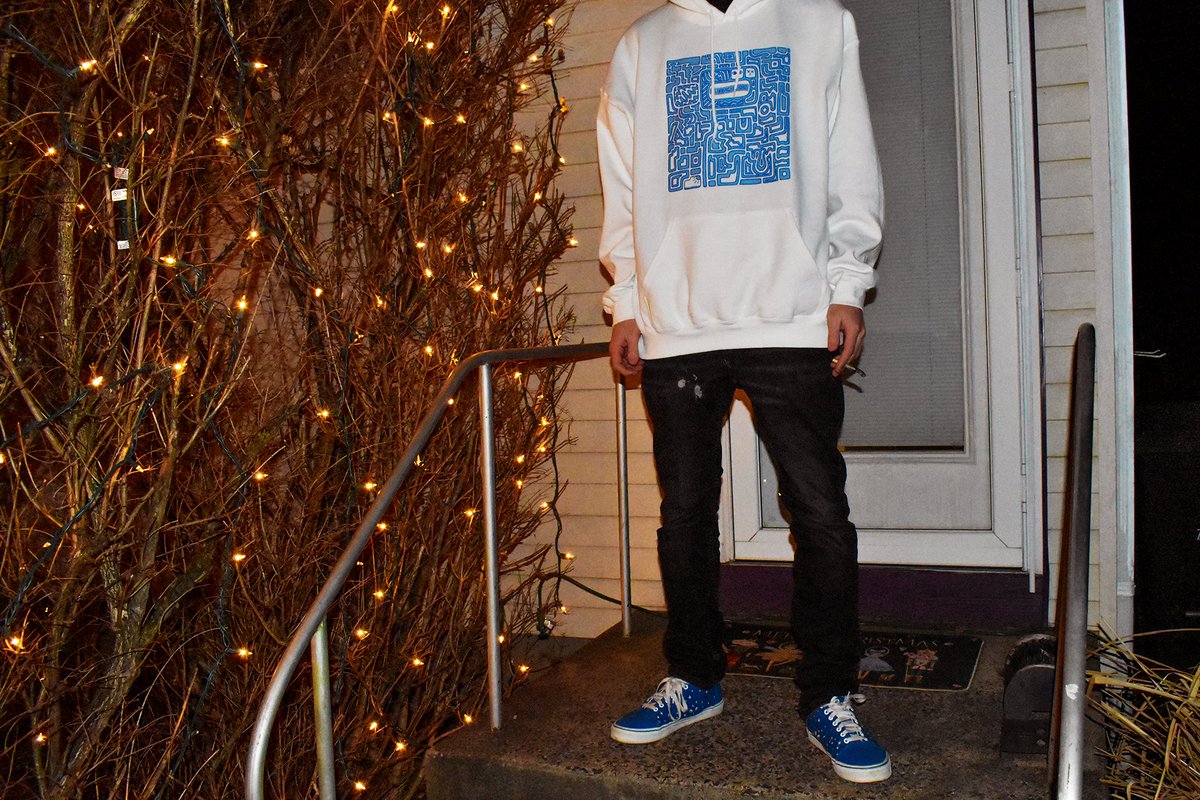 SleepyDesign's tweet image. New drip for the new year, out now
🌧️💧🌊
#streetwear