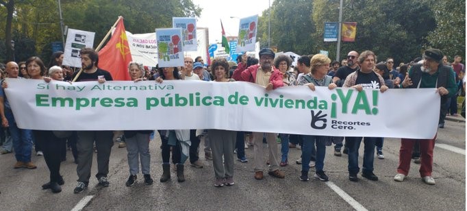 NuriaSuarez_R0's tweet photo. Ante la propuesta que plantea el gobierno para la #Vivienda . Es importante decir:
🟢Son fruto de la movilización social💪🪧
🟢Hay que apoyar que se cree una empresa estatal para crear un parque público como proponemos @RecortesCero hace ya meses 😉
Pero no basta. Abro 🧵 https://t.co/1VJ5wfG1rJ