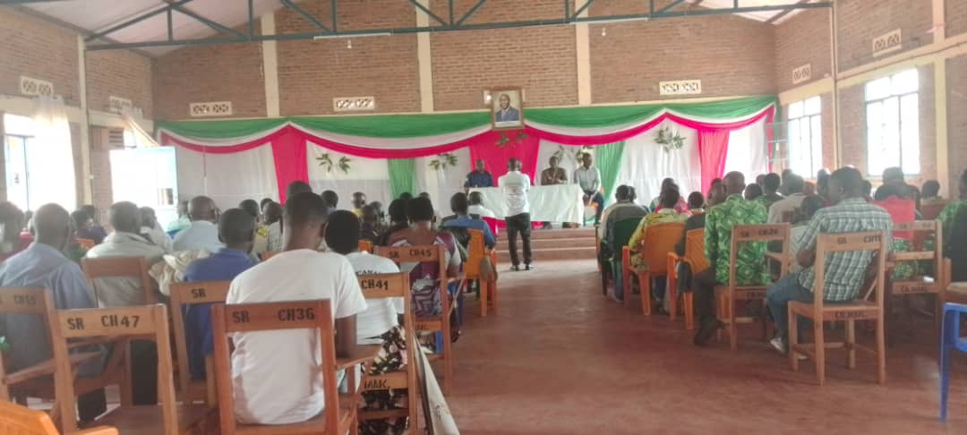 CommuneMakamba's tweet photo. ..../.... canke vyategetswe n’indongozi zidukurira tubamenyesheko iyo nama yari yatewe iteka na Nyakubahwa Buramatari w’intara yacu nziza ya Makamba https://t.co/a985kVJIS0