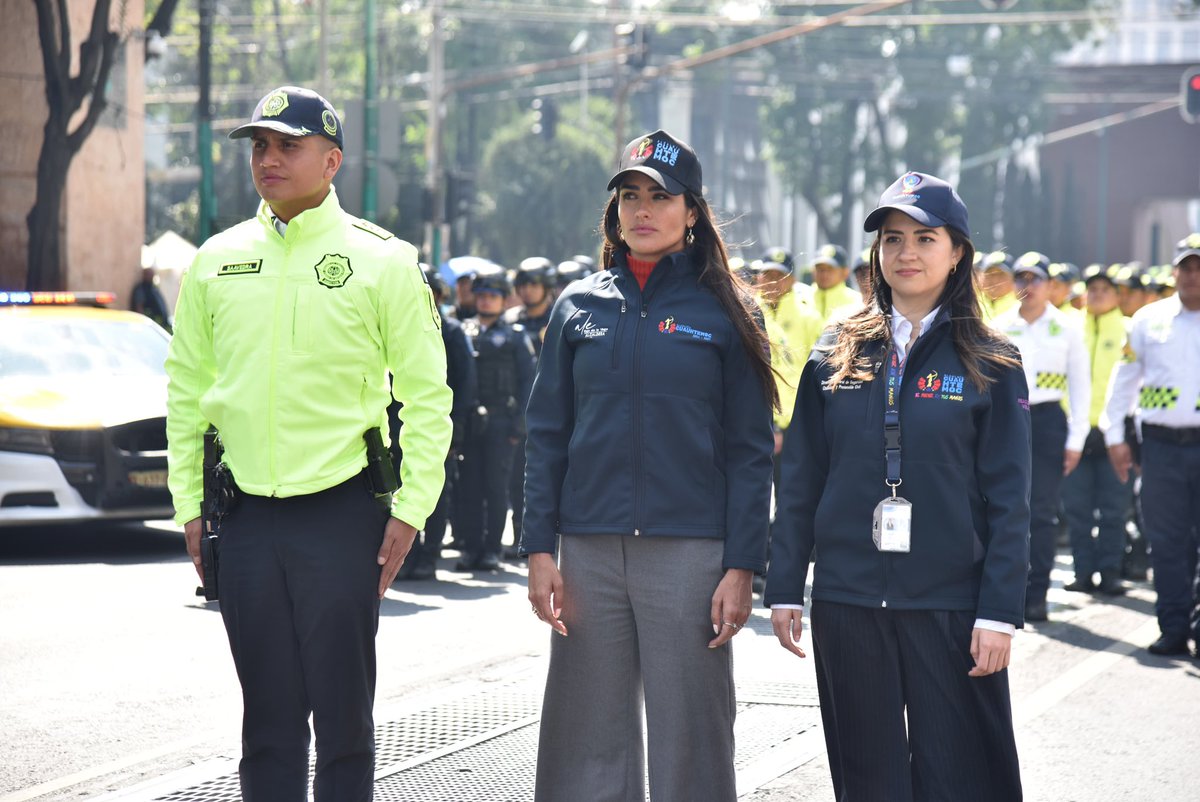 AlessandraRdlv's tweet photo. Seguimos recuperando las calles de @AlcCuauhtemocMx 

En nuestro Operativo contra franeleros y obstrucciones, en colaboración con @OVIALCDMX @SSC_CDMX logramos:
✔️ Liberar 6 km de calles para la ciudadanía.
✔️ Retirar 2 toneladas de objetos que invadían la vía pública.
✔️ Remitir a 16 franeleros por cobrar ilegalmente.

En Cuauhtémoc, tomamos acción para recuperar el espacio público. La calle es de todas y todos. 🛡️#BlindarCuauhtemoc