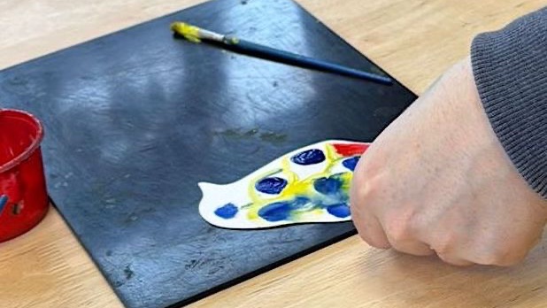 CoventryMojo's tweet photo. Another fab @creativemojo art workshop at @peoplein_action #Barnfield LD #CareHome #Gaydon, #Warwickshire. The talented residents &amp; staff were thrilled to see their finished painting, which will now be on display ahead of the @RSPBEngland #BigGardenBirdwatch #creativemojo https://t.co/hmCHPrKayc