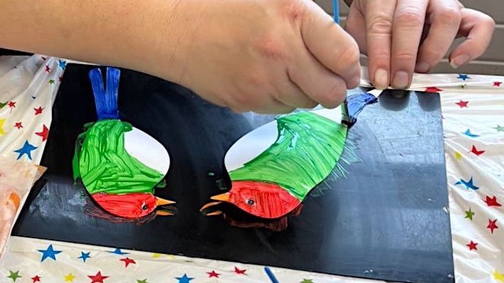 CoventryMojo's tweet photo. Another fab @creativemojo art workshop at @peoplein_action #Barnfield LD #CareHome #Gaydon, #Warwickshire. The talented residents &amp; staff were thrilled to see their finished painting, which will now be on display ahead of the @RSPBEngland #BigGardenBirdwatch #creativemojo https://t.co/hmCHPrKayc