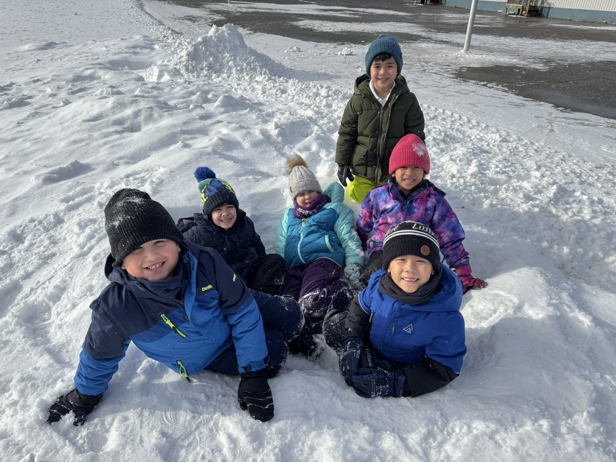 mrsfleten's tweet photo. Recess fun ❄️ https://t.co/PTr8UzwDwm
