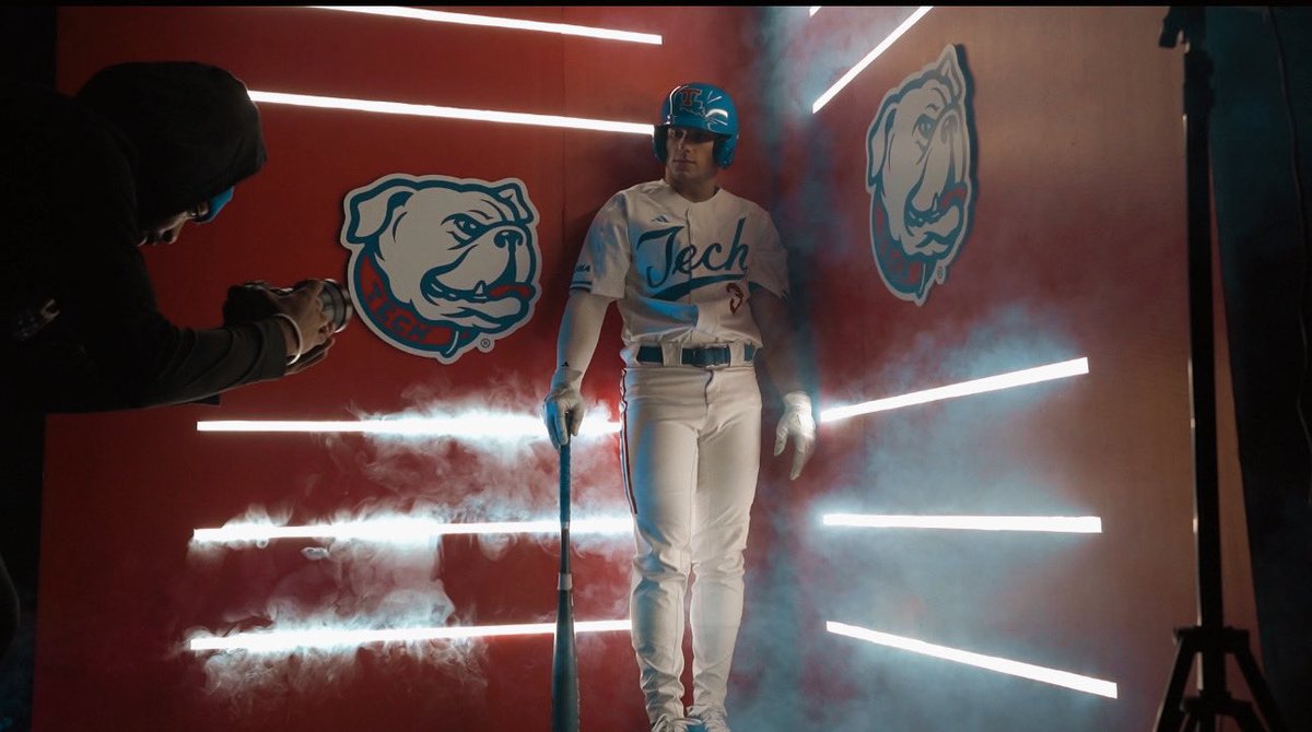 Diamond Dogs tweet media