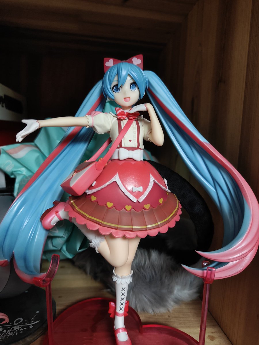 luokeren689's tweet photo. 景品的miku酱

mikuフィギュア～ https://t.co/5vIQH3KdSY