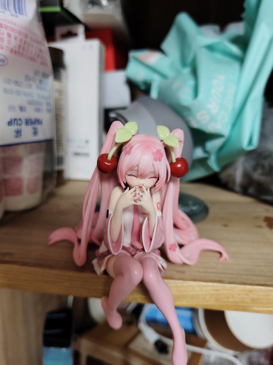 luokeren689's tweet photo. 景品的miku酱

mikuフィギュア～ https://t.co/5vIQH3KdSY